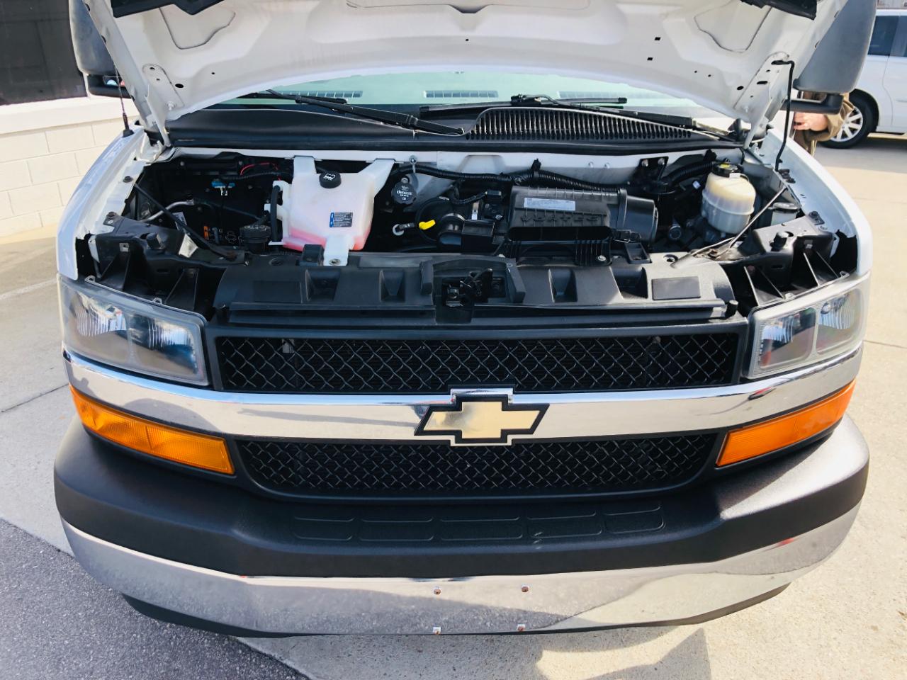 Chevrolet Express Commercial Cutaway 3500 Van 139" 2017