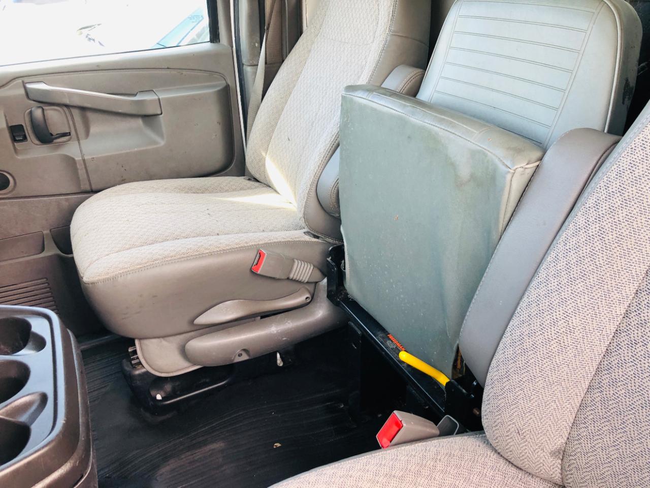 Chevrolet Express Commercial Cutaway 3500 Van 139" 2017