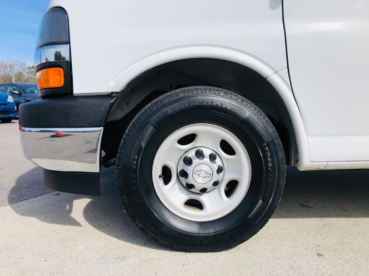 Chevrolet Express Commercial Cutaway 3500 Van 139" 2017