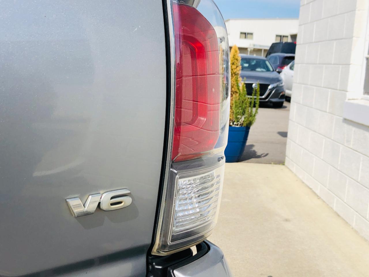 Toyota Tacoma 4WD TRD Off Road Double Cab 5' Bed V6 MT (Natl) 2020