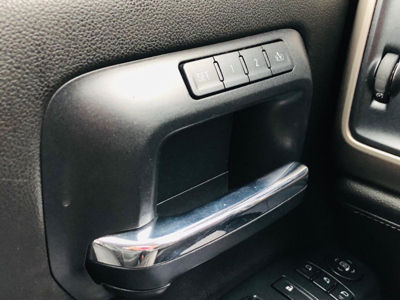 GMC Sierra 1500 4WD Crew Cab 143.5" Denali 2014