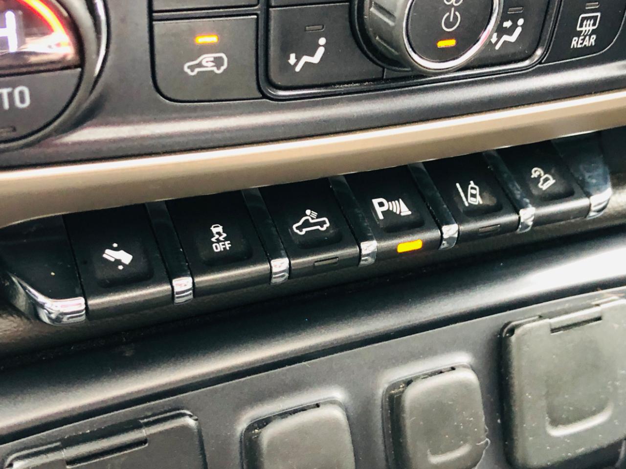 GMC Sierra 1500 4WD Crew Cab 143.5" Denali 2014