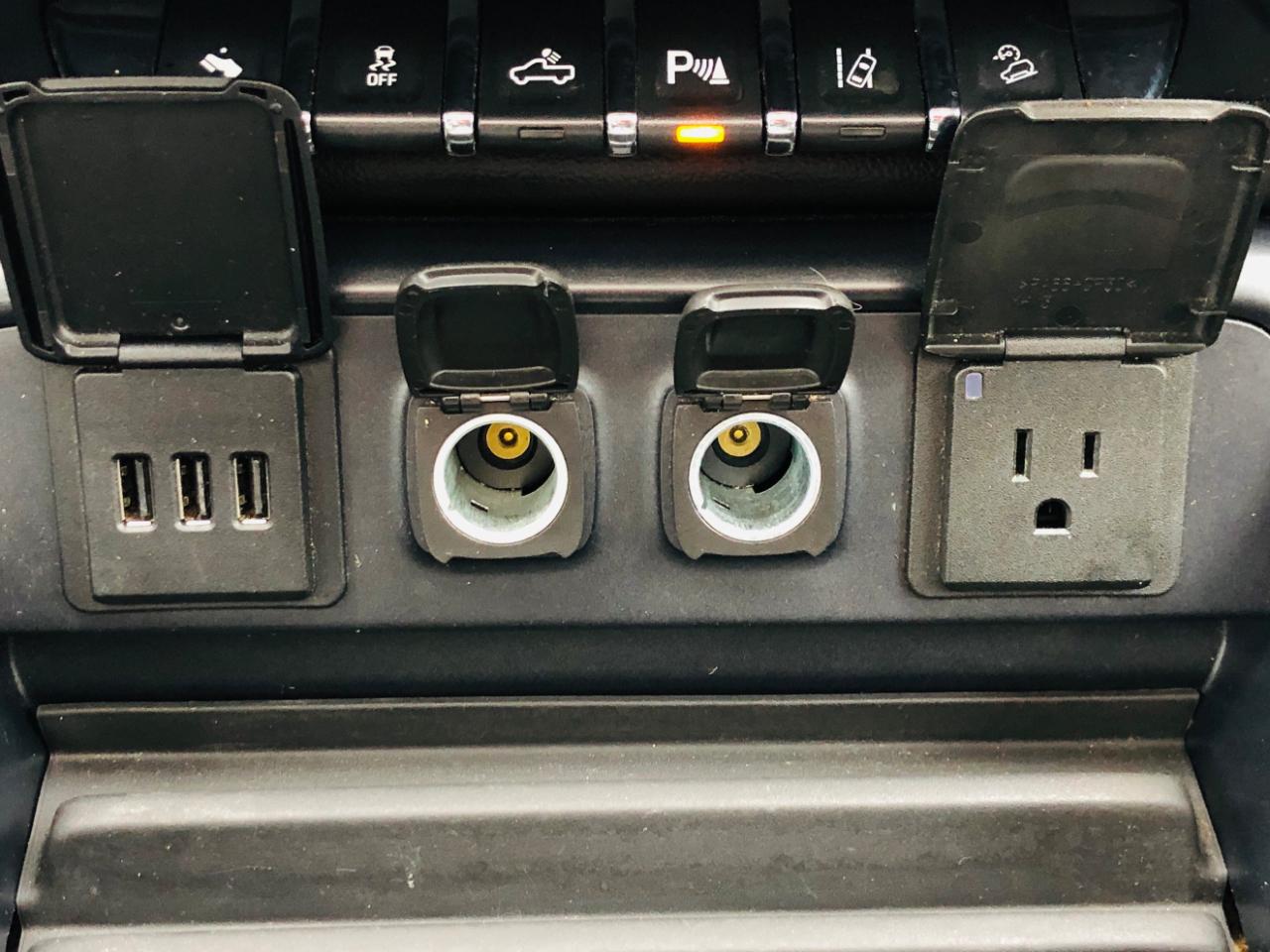 GMC Sierra 1500 4WD Crew Cab 143.5" Denali 2014