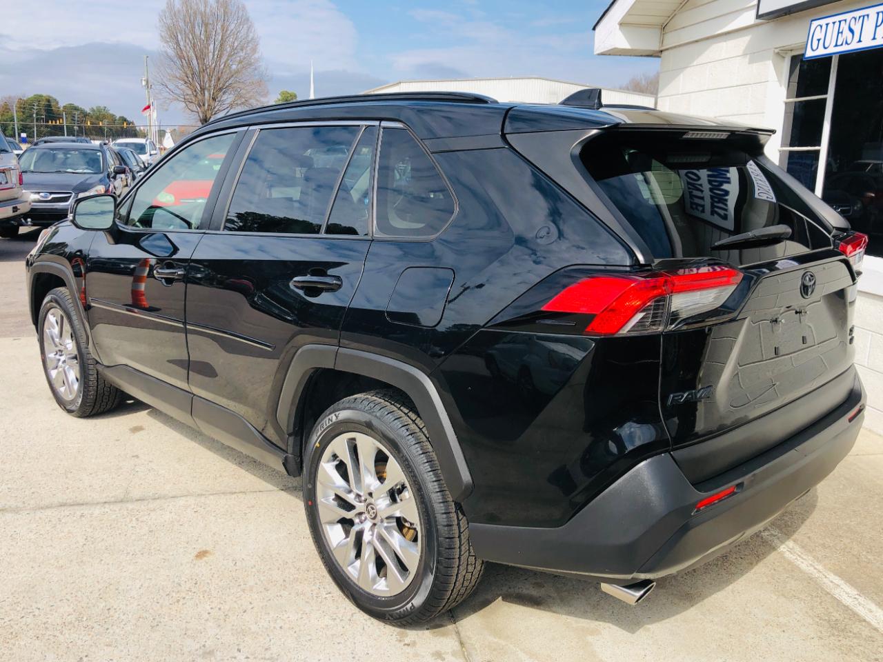 Toyota RAV4 XLE Premium AWD (Natl) 2020