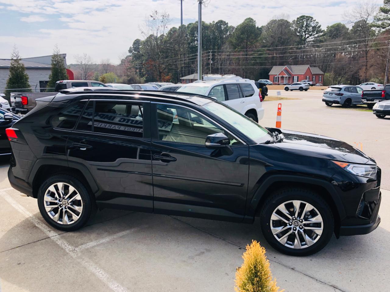 Toyota RAV4 XLE Premium AWD (Natl) 2020