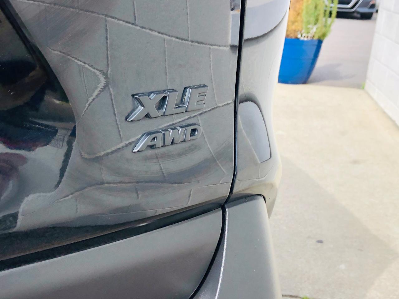 Toyota RAV4 XLE Premium AWD (Natl) 2020