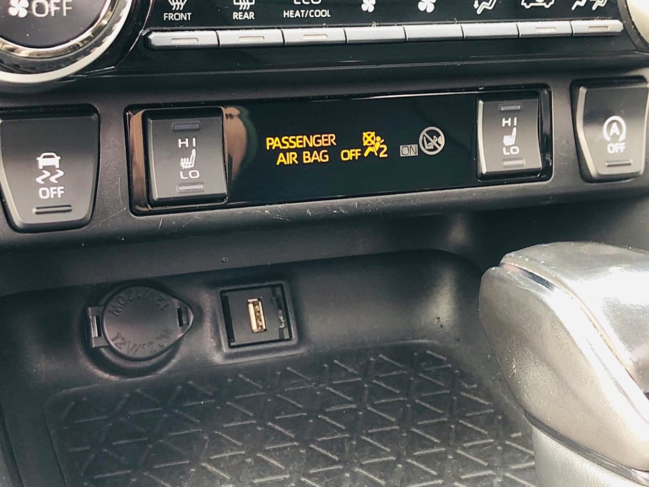 Toyota RAV4 XLE Premium AWD (Natl) 2020