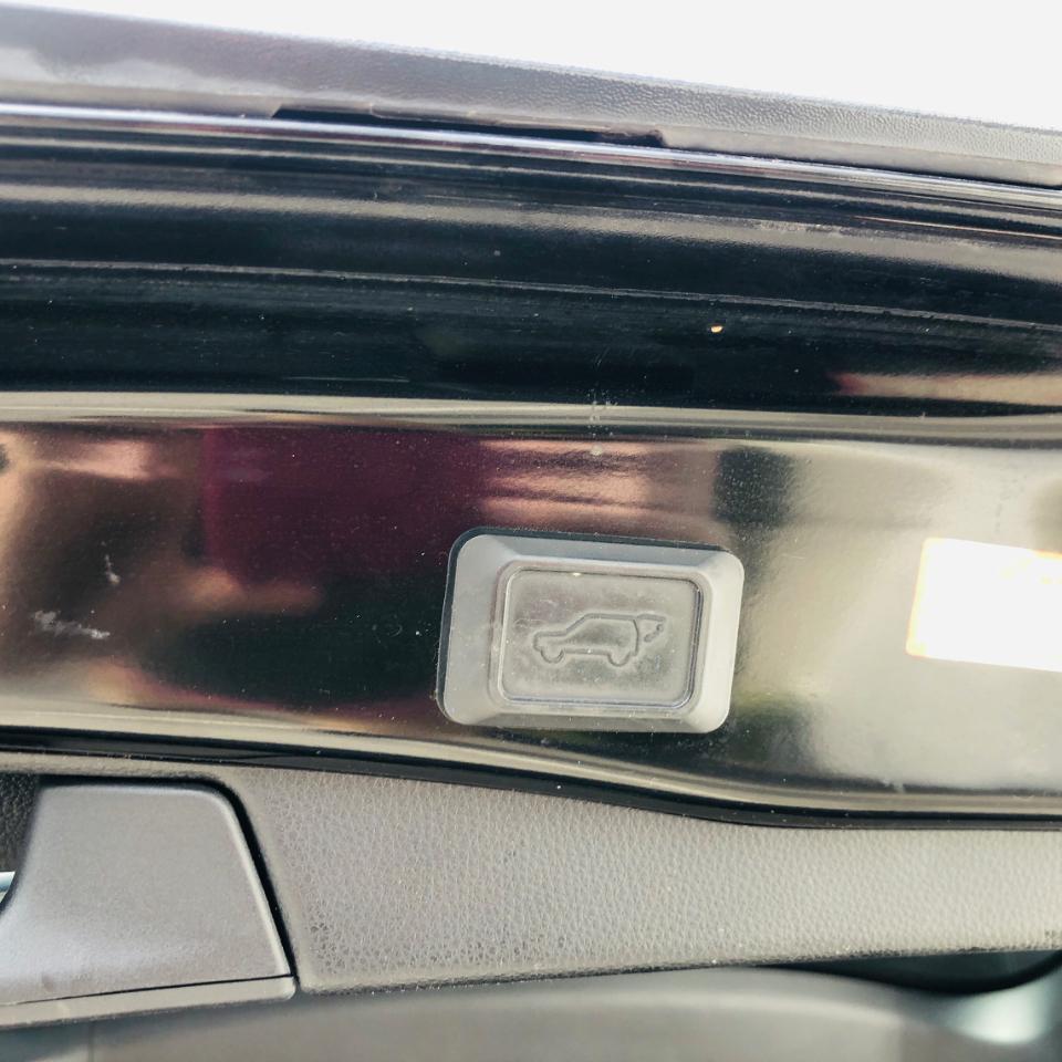 Toyota RAV4 XLE Premium AWD (Natl) 2020