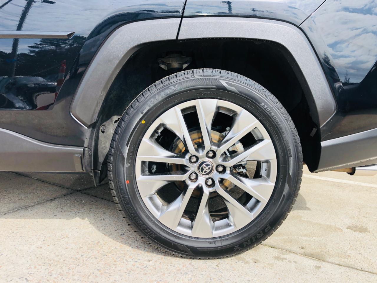 Toyota RAV4 XLE Premium AWD (Natl) 2020