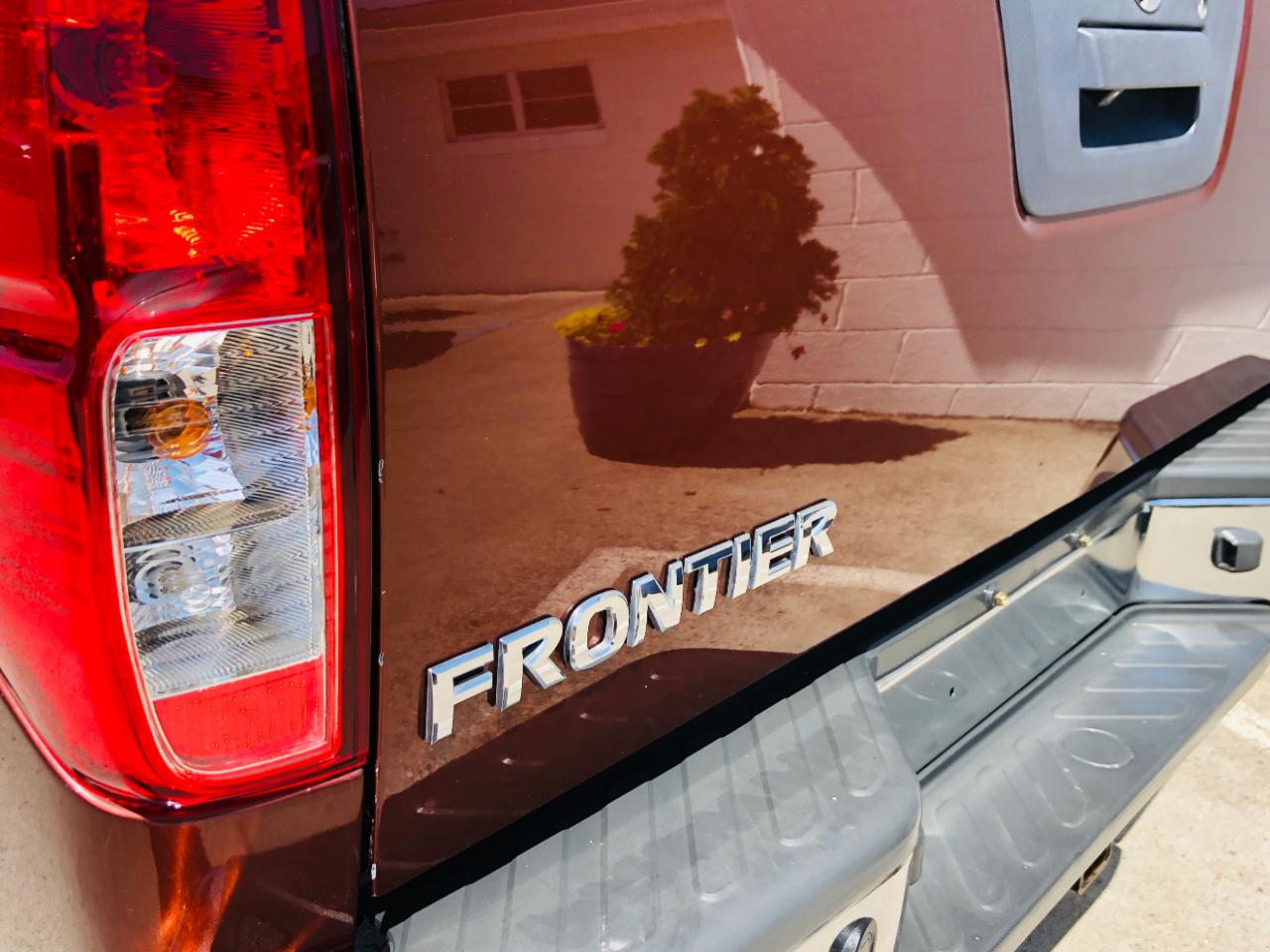 Nissan Frontier 2WD Crew Cab SWB Auto SV 2016