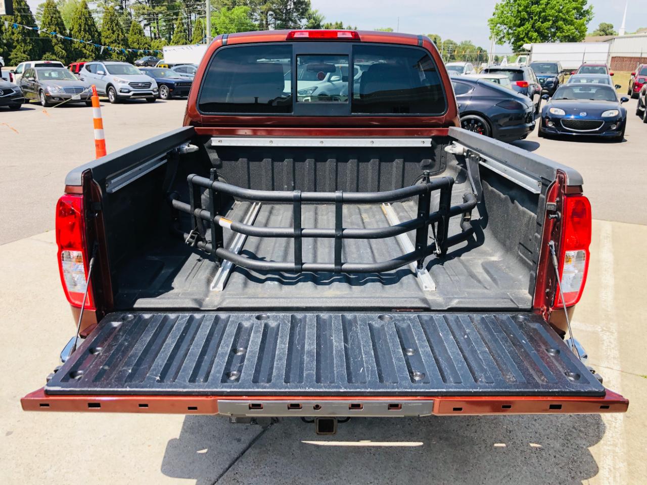 Nissan Frontier 2WD Crew Cab SWB Auto SV 2016