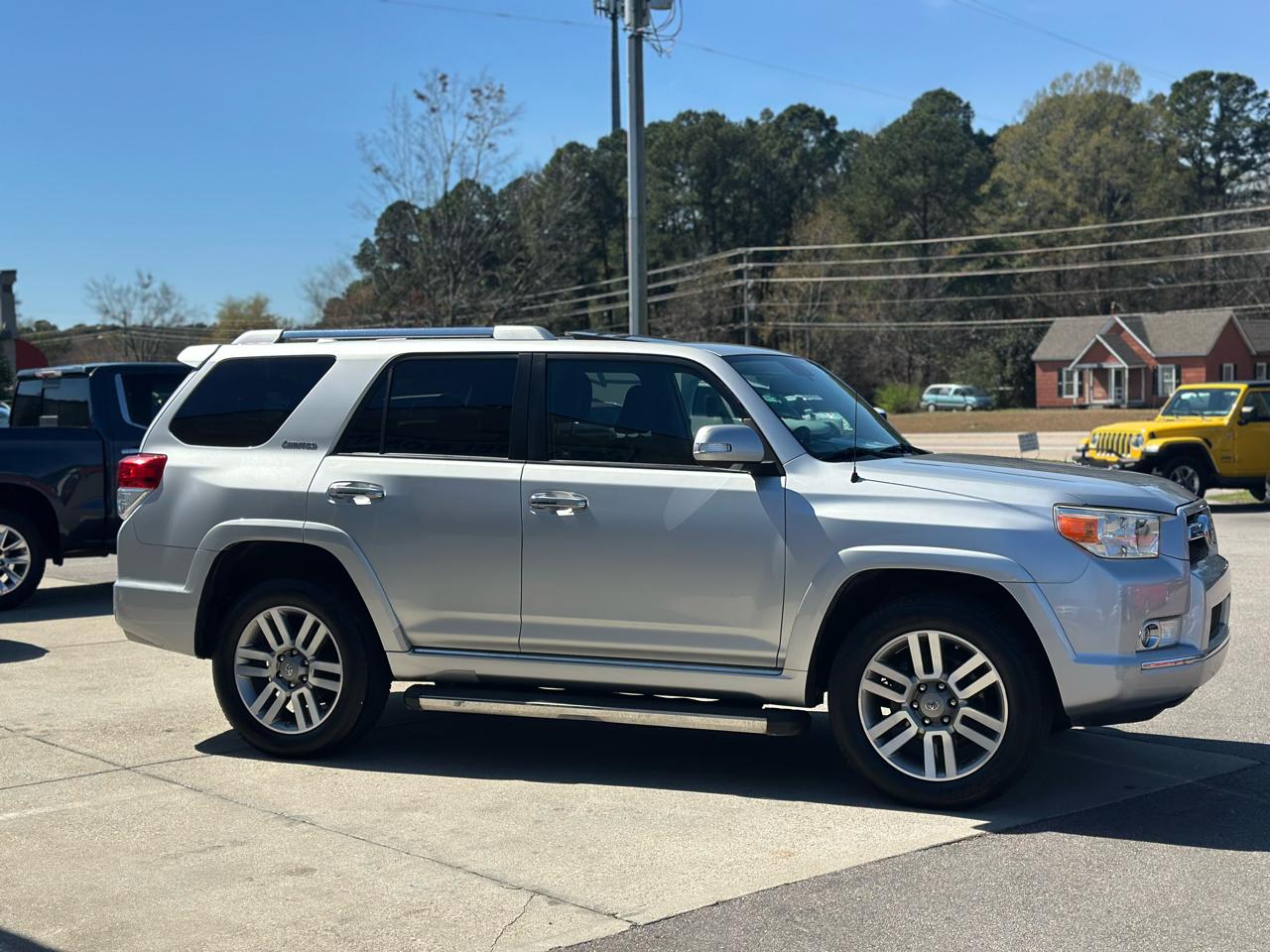 Toyota 4Runner 4WD 4dr V6 Limited (Natl) 2011