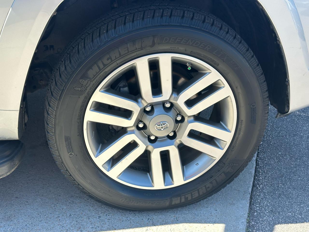 Toyota 4Runner 4WD 4dr V6 Limited (Natl) 2011