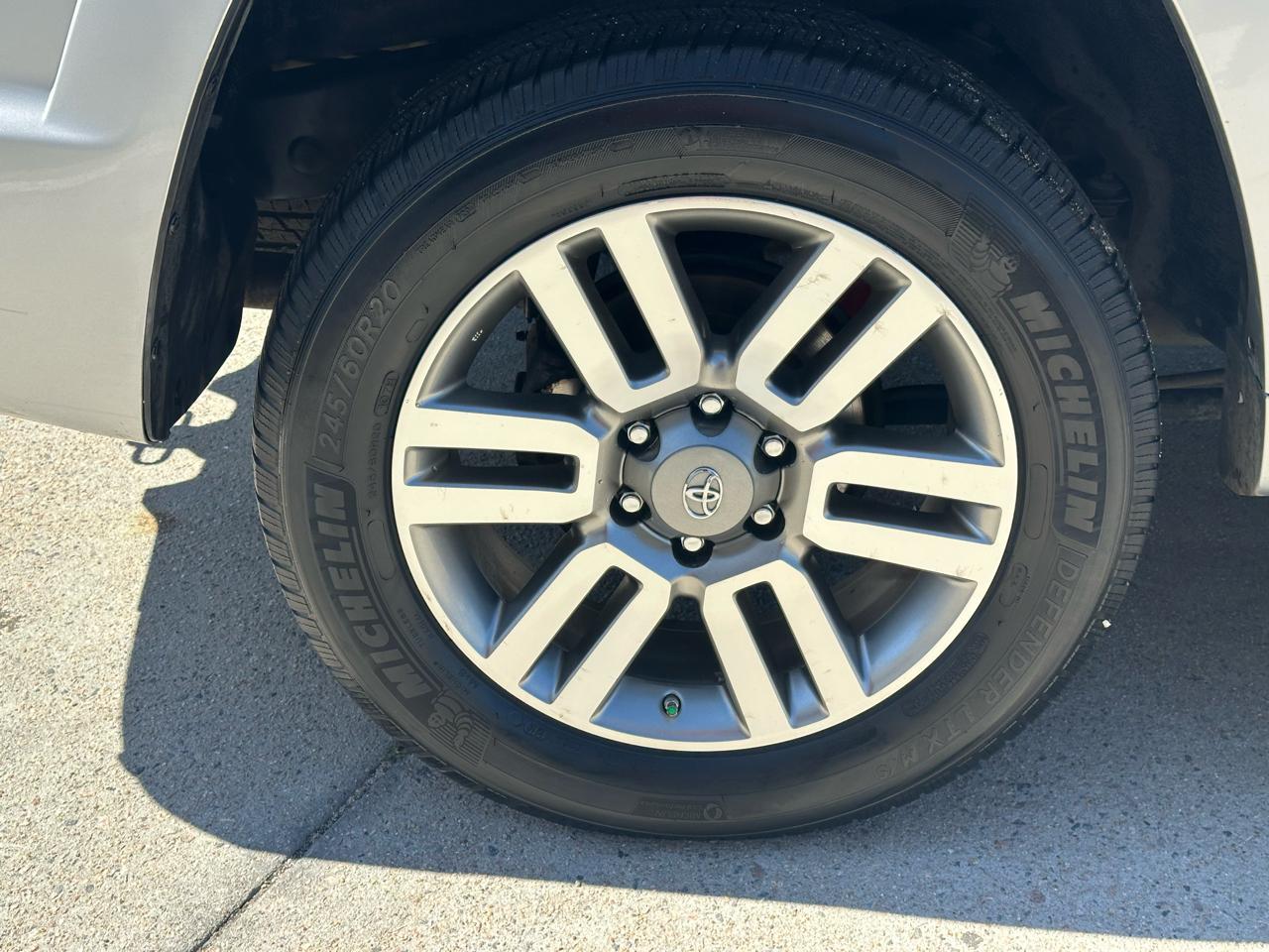 Toyota 4Runner 4WD 4dr V6 Limited (Natl) 2011