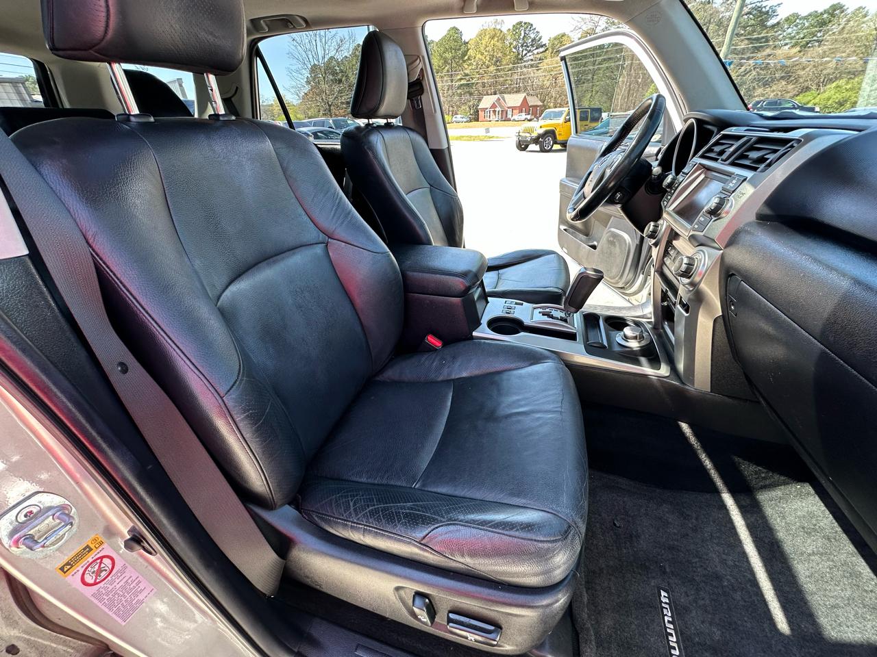 Toyota 4Runner 4WD 4dr V6 Limited (Natl) 2011