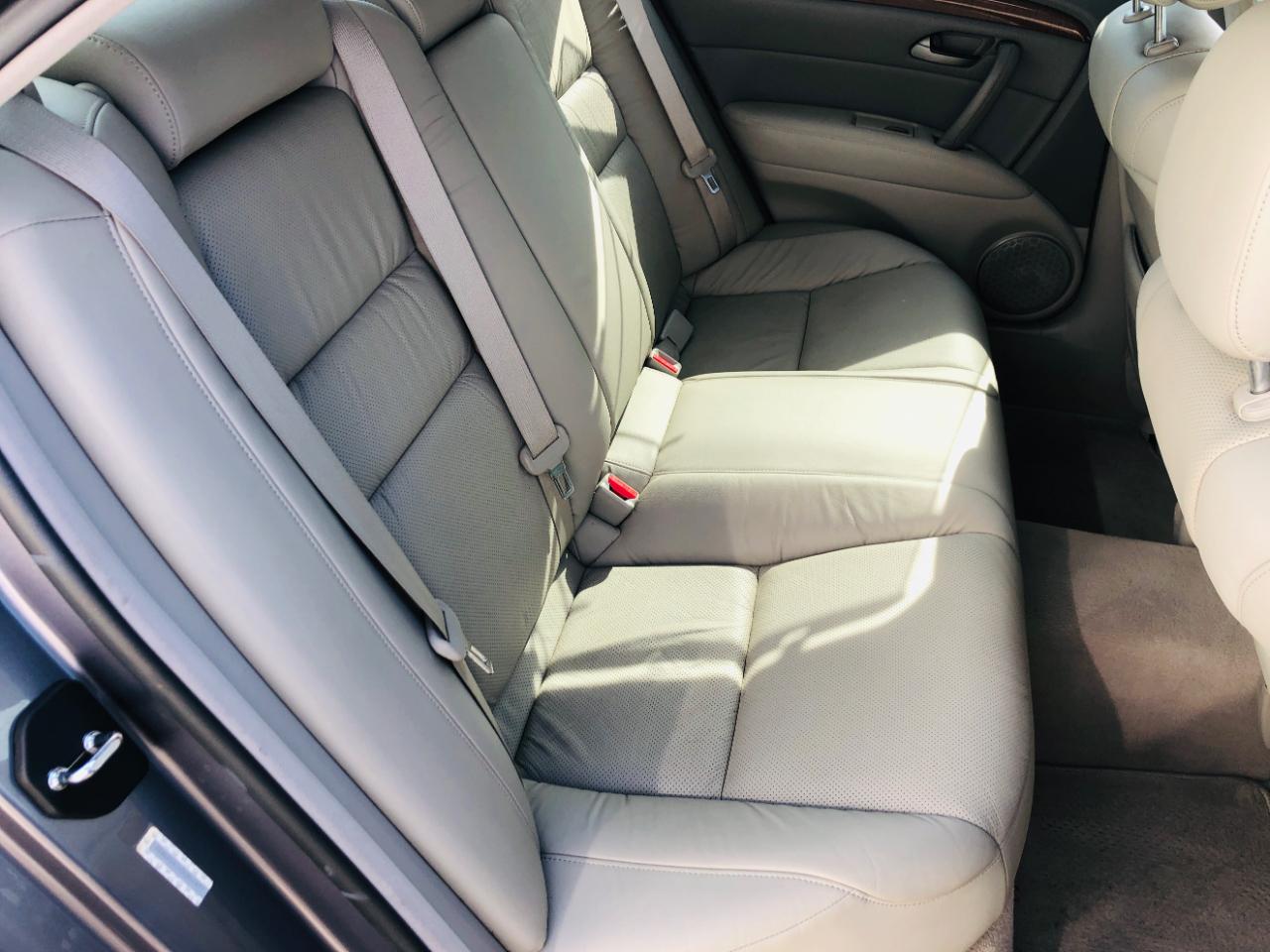Acura RL 4dr Sdn AT (Natl) 2005