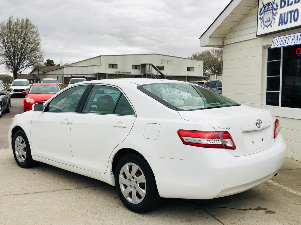 Toyota Camry 4dr Sdn I4 Man LE (Natl) 2011
