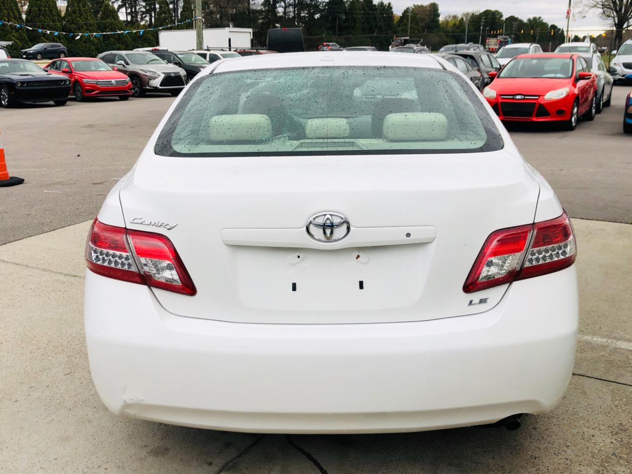 Toyota Camry 4dr Sdn I4 Man LE (Natl) 2011
