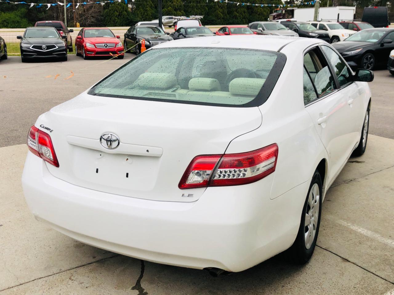 Toyota Camry 4dr Sdn I4 Man LE (Natl) 2011