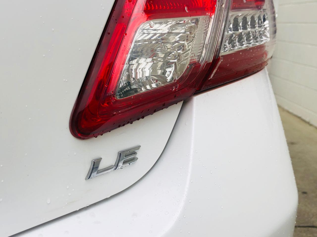 Toyota Camry 4dr Sdn I4 Man LE (Natl) 2011