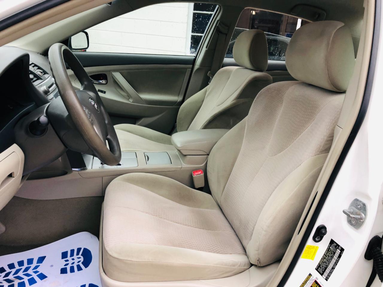 Toyota Camry 4dr Sdn I4 Man LE (Natl) 2011