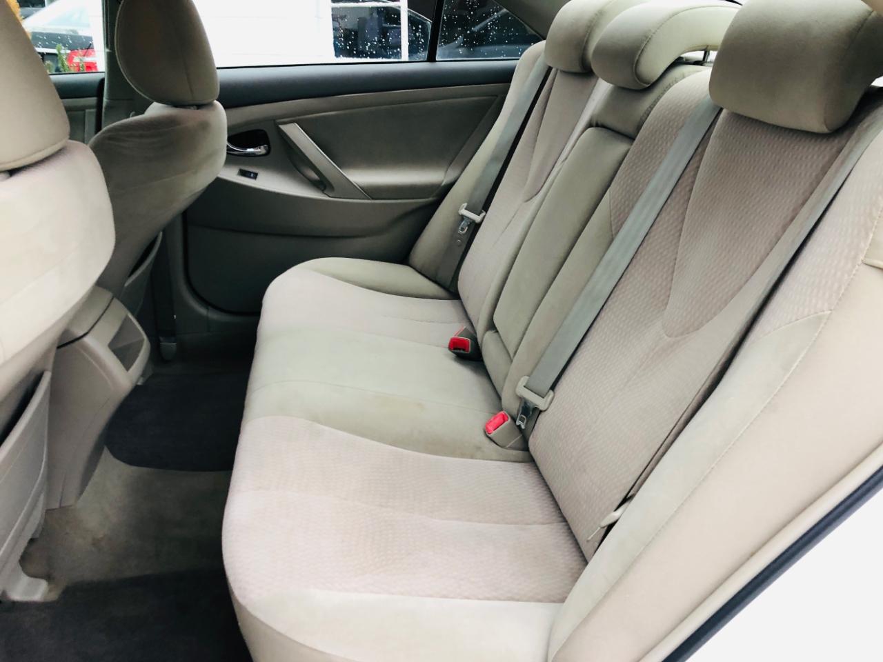 Toyota Camry 4dr Sdn I4 Man LE (Natl) 2011