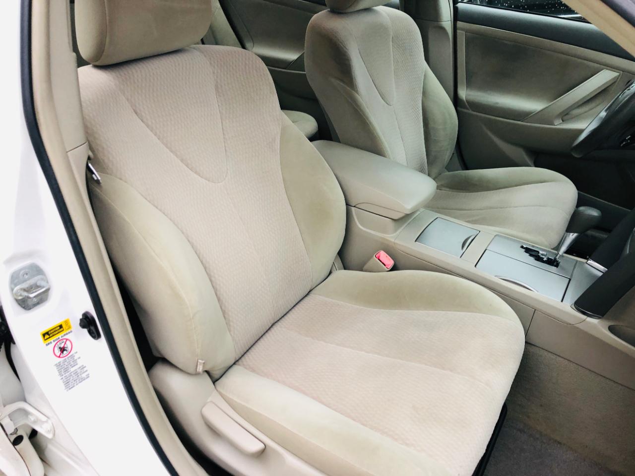 Toyota Camry 4dr Sdn I4 Man LE (Natl) 2011