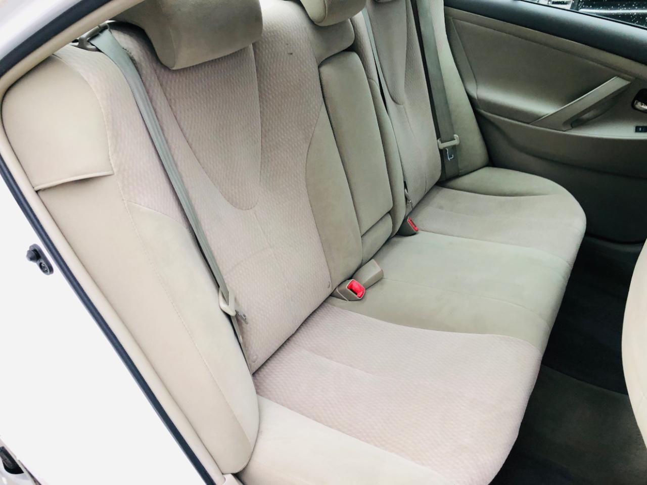 Toyota Camry 4dr Sdn I4 Man LE (Natl) 2011