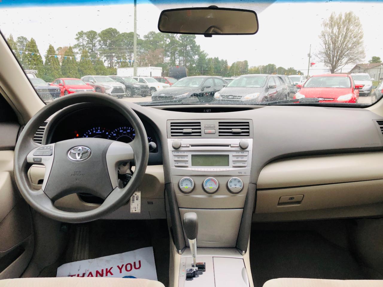 Toyota Camry 4dr Sdn I4 Man LE (Natl) 2011