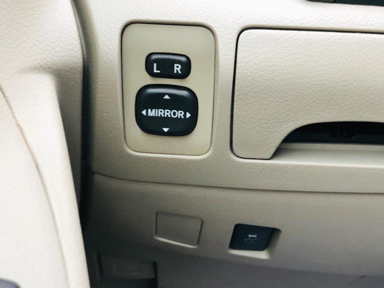 Toyota Camry 4dr Sdn I4 Man LE (Natl) 2011