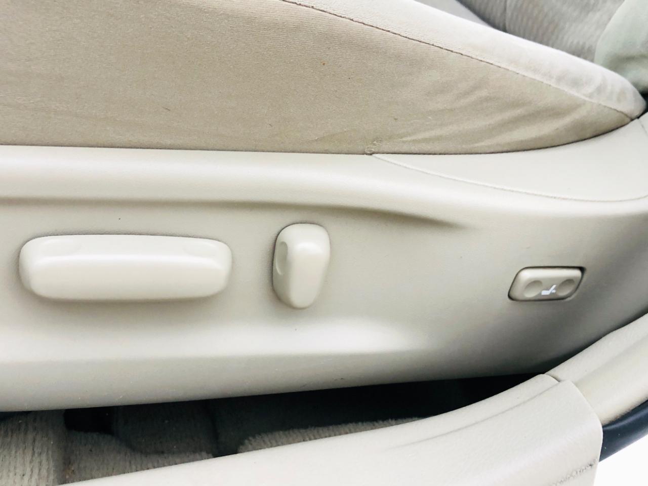 Toyota Camry 4dr Sdn I4 Man LE (Natl) 2011