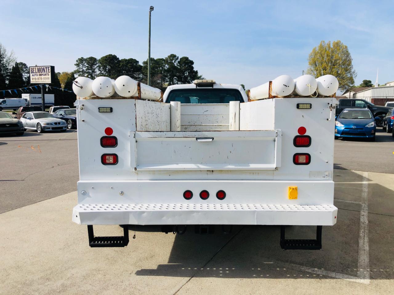 Ford Super Duty F-550 DRW 2WD Crew Cab 176" WB 60" CA Lariat 2015