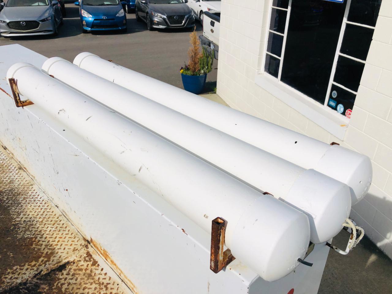 Ford Super Duty F-550 DRW 2WD Crew Cab 176" WB 60" CA Lariat 2015