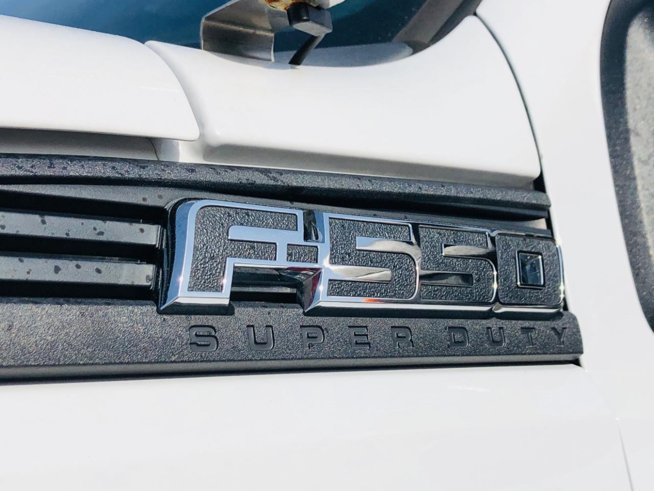 Ford Super Duty F-550 DRW 2WD Crew Cab 176" WB 60" CA Lariat 2015