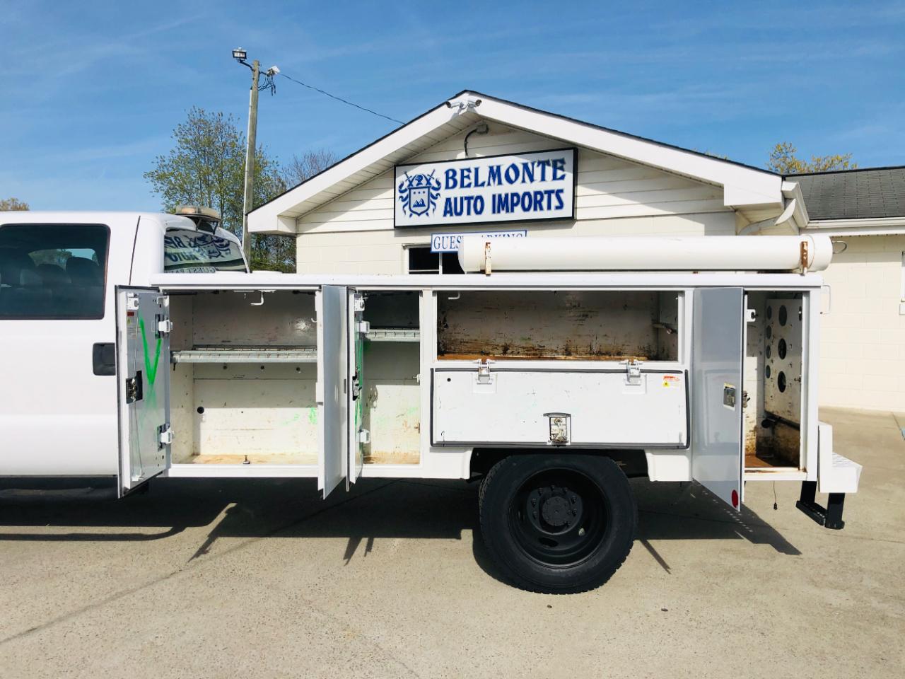 Ford Super Duty F-550 DRW 2WD Crew Cab 176" WB 60" CA Lariat 2015