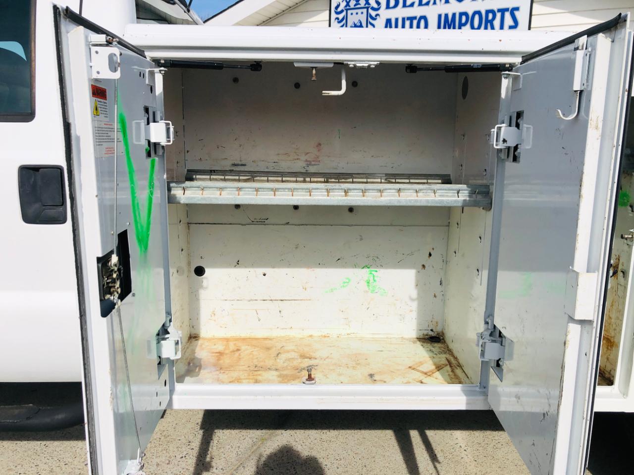 Ford Super Duty F-550 DRW 2WD Crew Cab 176" WB 60" CA Lariat 2015