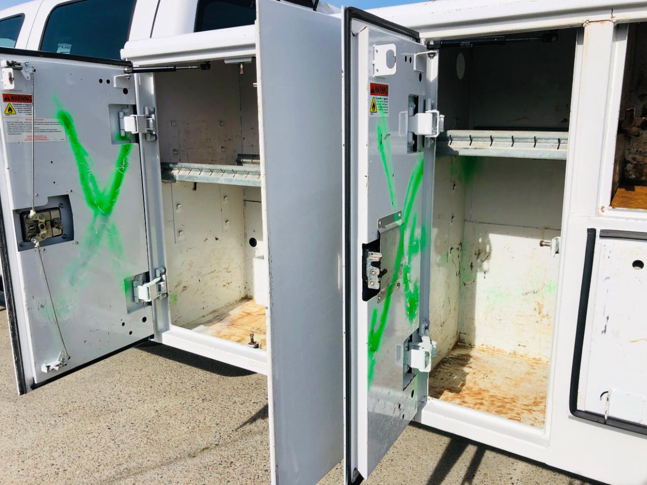 Ford Super Duty F-550 DRW 2WD Crew Cab 176" WB 60" CA Lariat 2015