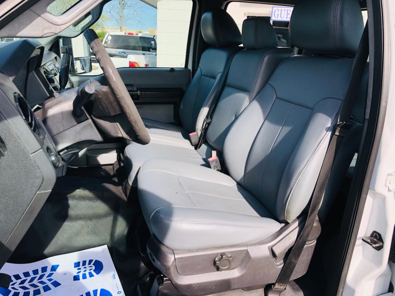 Ford Super Duty F-550 DRW 2WD Crew Cab 176" WB 60" CA Lariat 2015