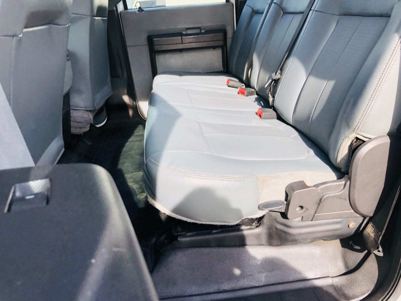 Ford Super Duty F-550 DRW 2WD Crew Cab 176" WB 60" CA Lariat 2015