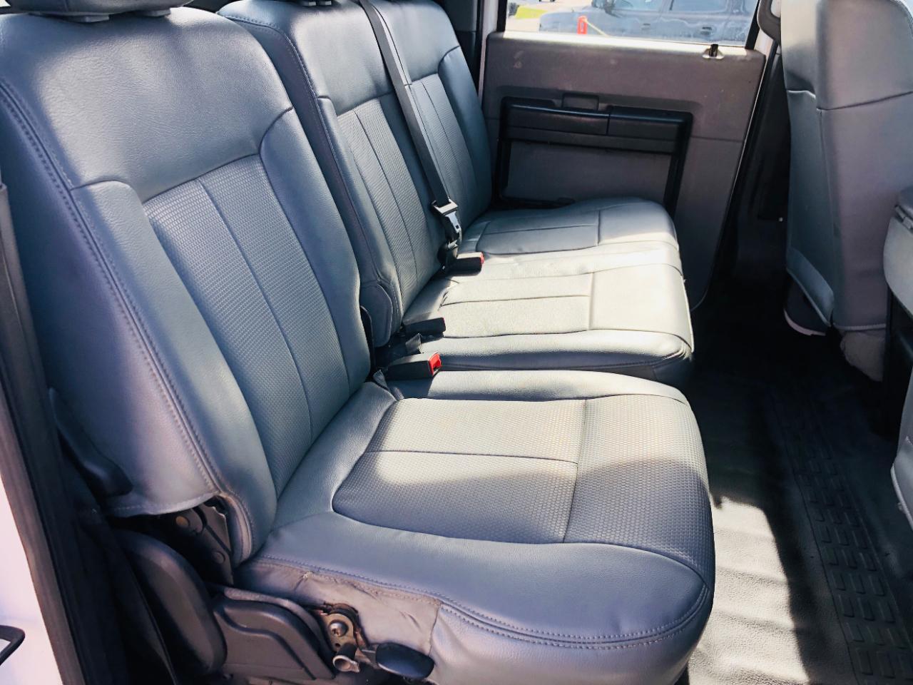 Ford Super Duty F-550 DRW 2WD Crew Cab 176" WB 60" CA Lariat 2015