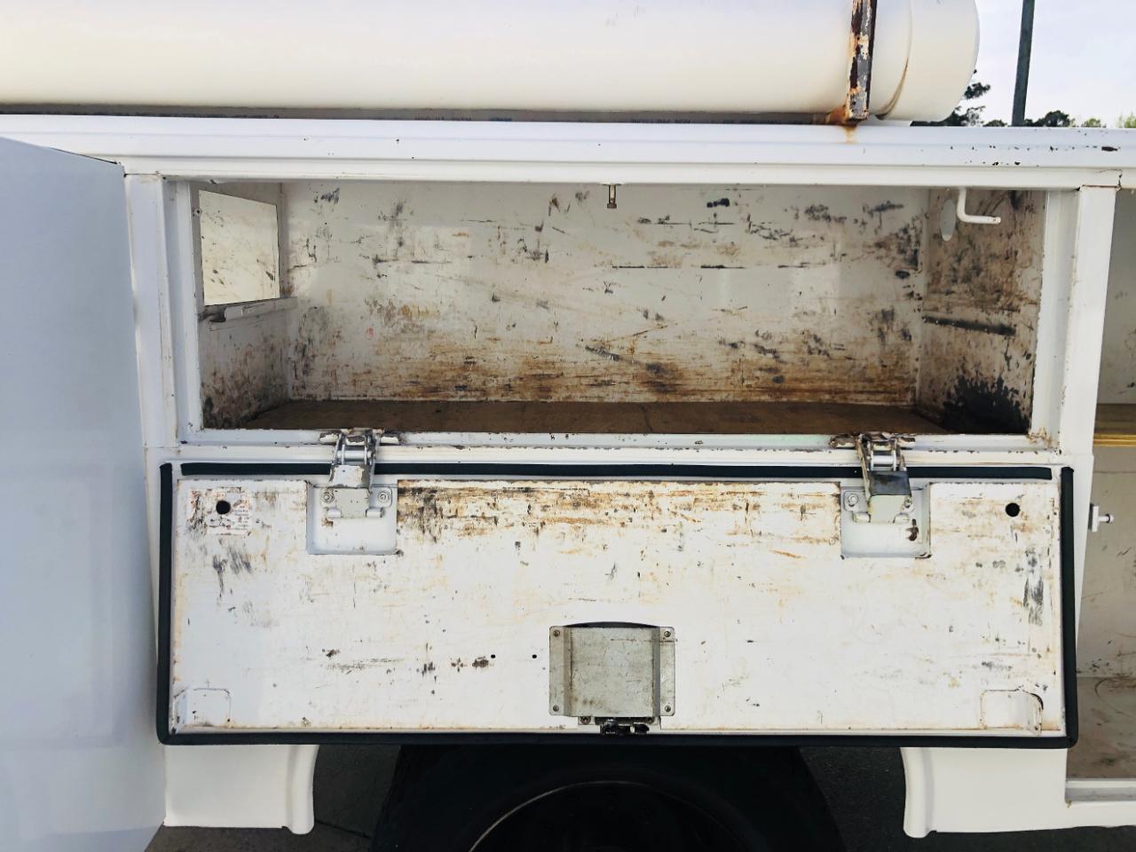 Ford Super Duty F-550 DRW 2WD Crew Cab 176" WB 60" CA Lariat 2015