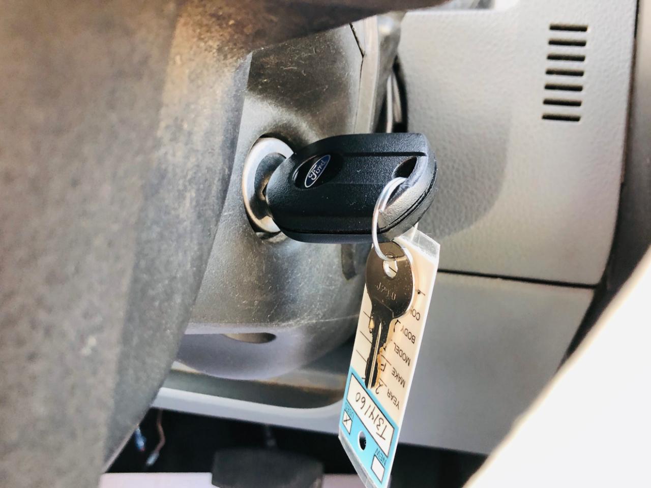 Ford Super Duty F-550 DRW 2WD Crew Cab 176" WB 60" CA Lariat 2015