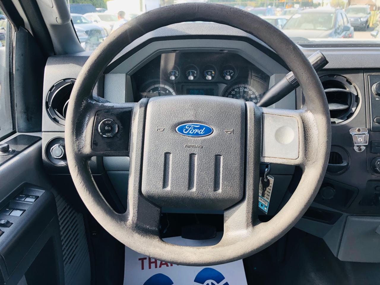 Ford Super Duty F-550 DRW 2WD Crew Cab 176" WB 60" CA Lariat 2015