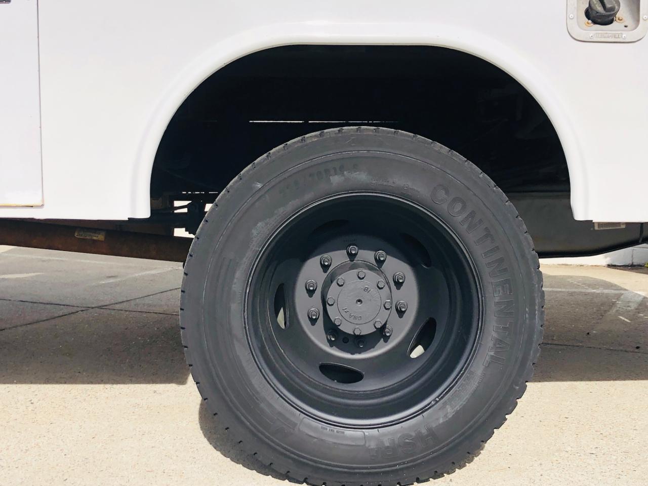 Ford Super Duty F-550 DRW 2WD Crew Cab 176" WB 60" CA Lariat 2015