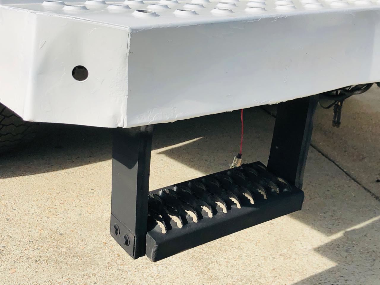 Ford Super Duty F-550 DRW 2WD Crew Cab 176" WB 60" CA Lariat 2015