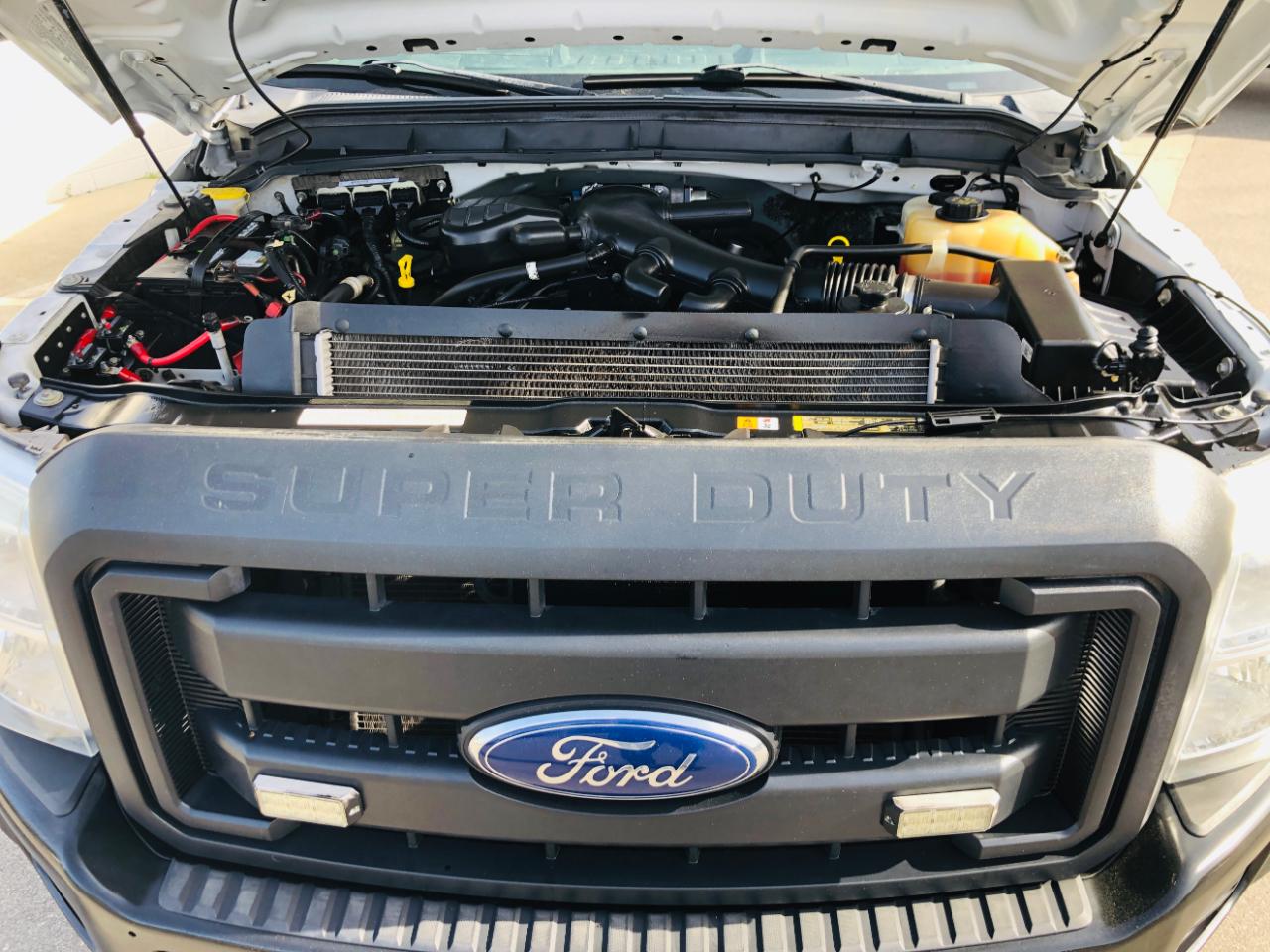 Ford Super Duty F-550 DRW 2WD Crew Cab 176" WB 60" CA Lariat 2015