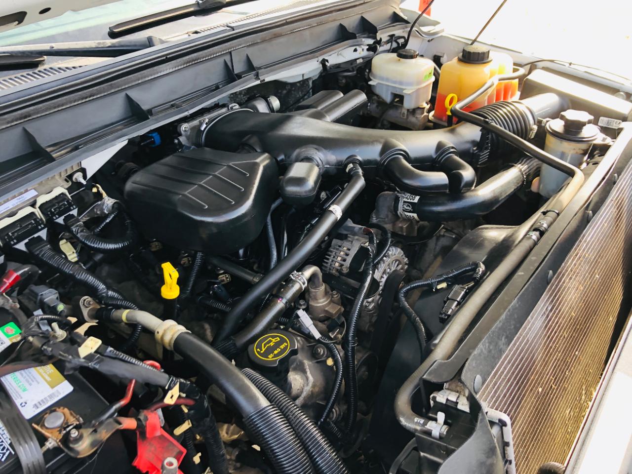 Ford Super Duty F-550 DRW 2WD Crew Cab 176" WB 60" CA Lariat 2015