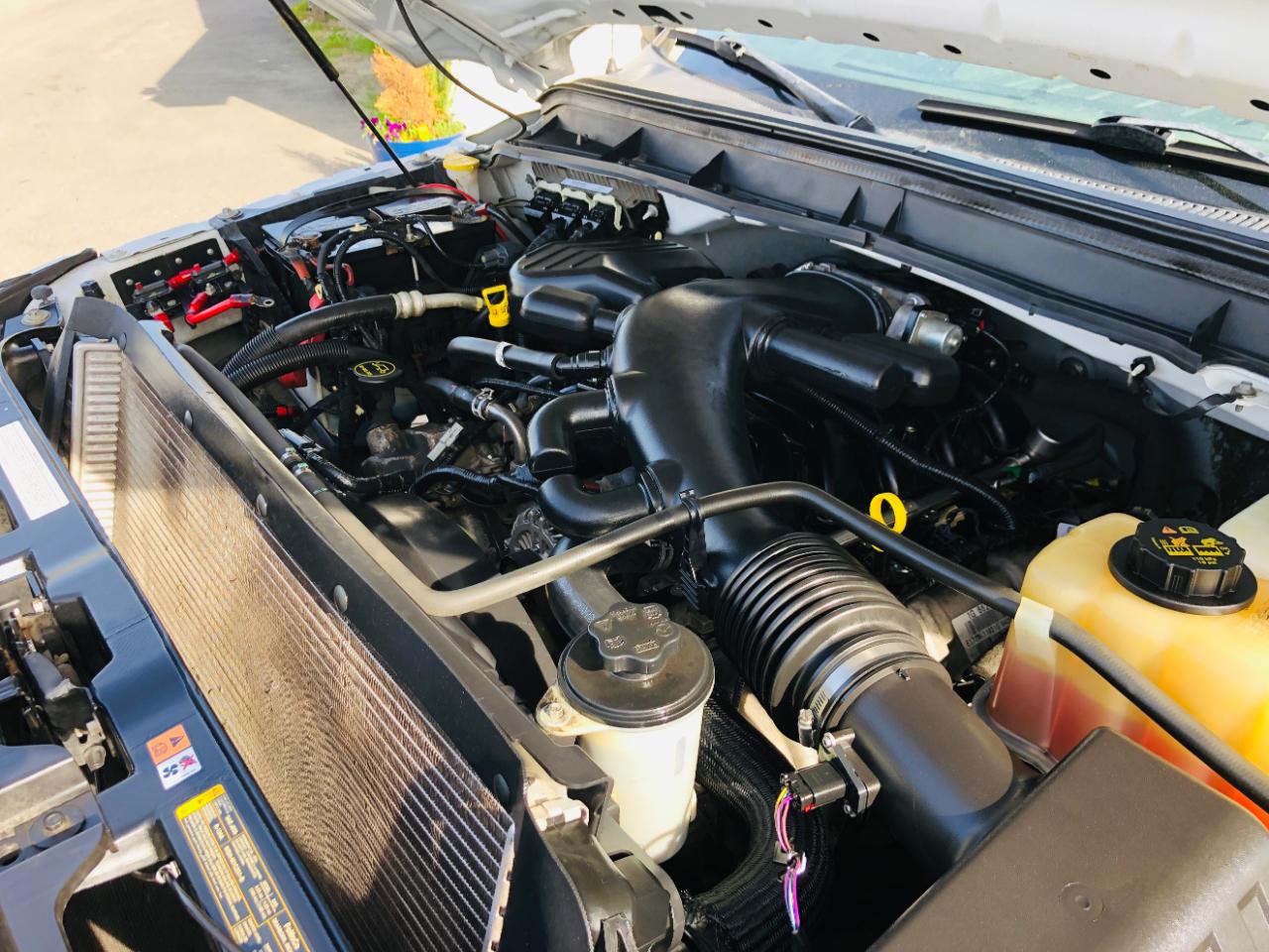 Ford Super Duty F-550 DRW 2WD Crew Cab 176" WB 60" CA Lariat 2015