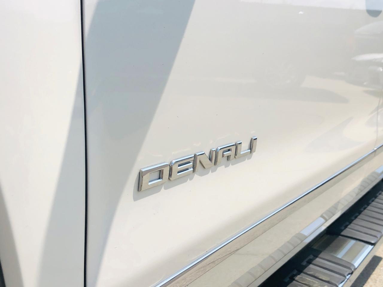 GMC Sierra 1500 4WD Crew Cab 143.5" Denali 2014