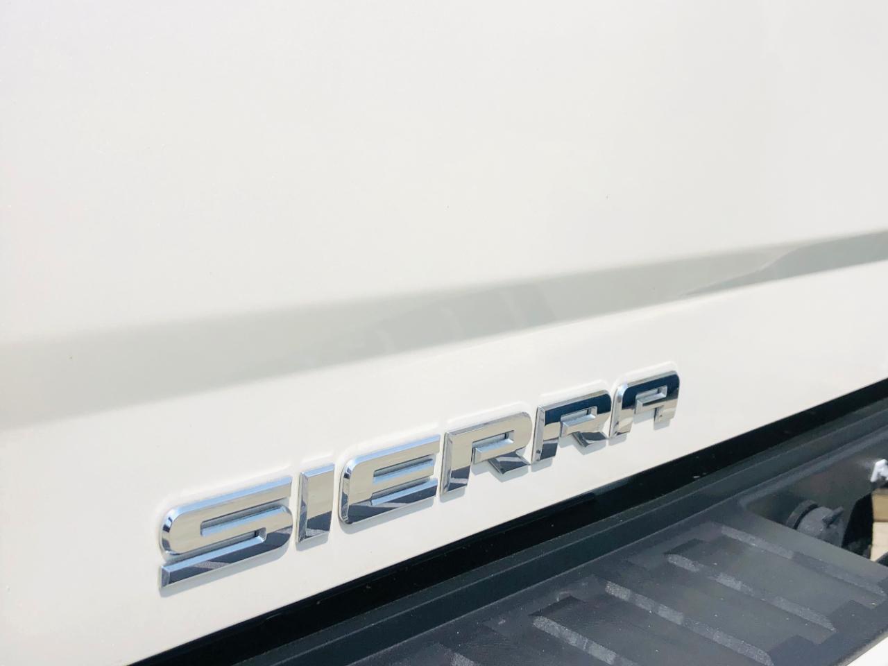 GMC Sierra 1500 4WD Crew Cab 143.5" Denali 2014